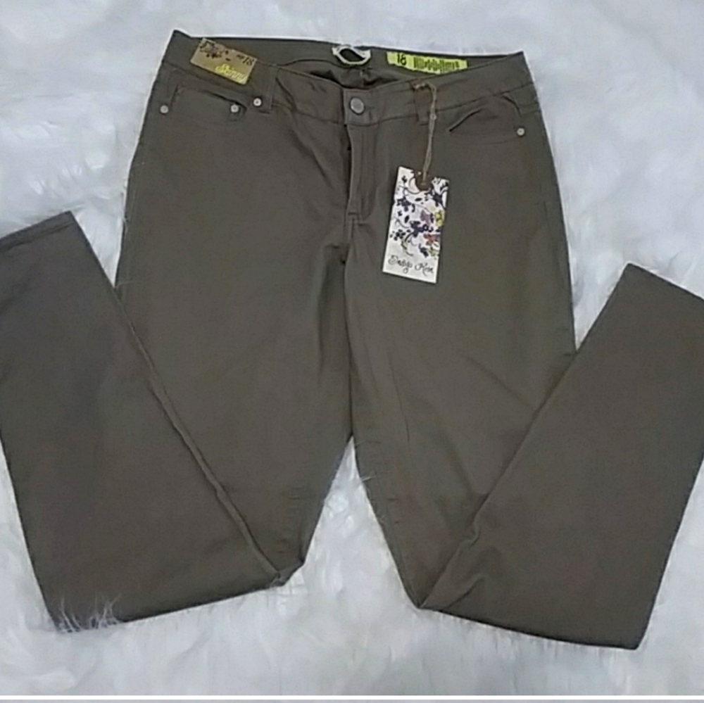 Nwt pants fits size 15/16